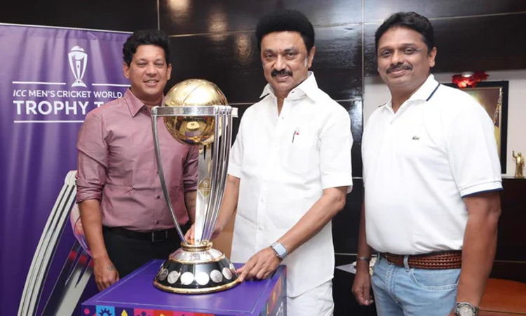 'இந்தியா வெல்லும்' - உலகக்கோப்பையுடன் முதல்-அமைச்சர் மு.க.ஸ்டாலின்...!