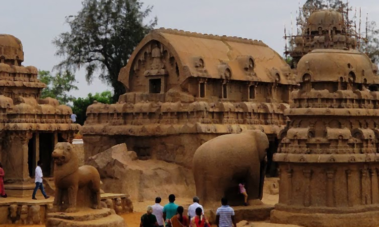 மாமல்லபுரம் பஞ்சபாண்டவர் மண்டப மேல்தளத்தில் விரிசல் - சீரமைக்க பொதுமக்கள் கோரிக்கை