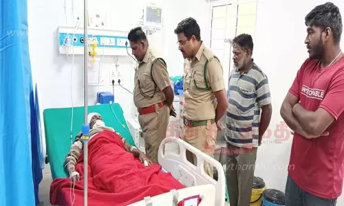 கரடி தாக்கி முதியவர் படுகாயம்