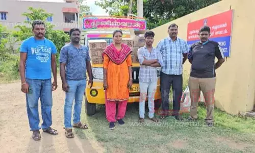 மதுபாக்கெட்டுகளை கடத்தி வந்த வாலிபர் கைது