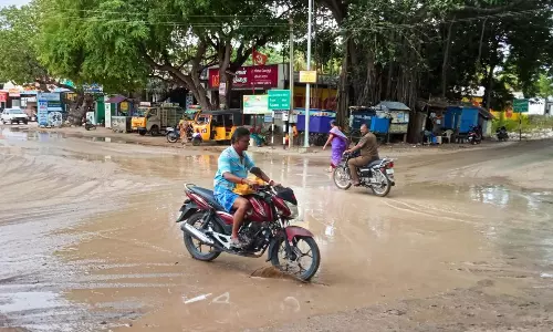 எங்கு பார்த்தாலும் குடிநீர் குழாய் உடைப்பு...எப்பதான் சரி செய்வீங்க...