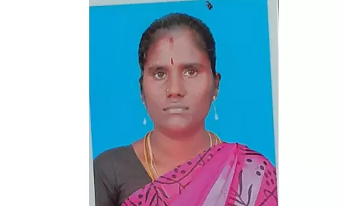 கடன் பெற்று தருவதாக கூறி 50 பவுன் நகைகள், ரூ.50 லட்சம் மோசடி