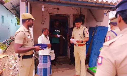 நாட்டு வெடிகுண்டு தயாரித்து ரவுடிகளுக்கு விற்றவர் கைது நாட்டு வெடிகுண்டு தயாரித்து ரவுடிகளுக்கு விற்றவர் கைது