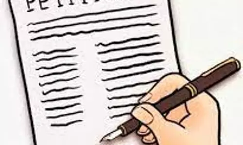 அரசு வழங்கிய நிவாரண தொகை ரூ.8 லட்சம் அபகரிப்பு; கலெக்டரிடம் தொழிலாளி புகார்