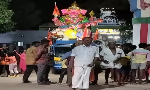 ஆறுமுகநேரியில் 21 அம்மன் கோவில்கள் முன்பு விநாயகர் சிலை பிரதிஷ்டை ஆறுமுகநேரியில் 21 அம்மன் கோவில்கள் முன்பு விநாயகர் சிலை பிரதிஷ்டை