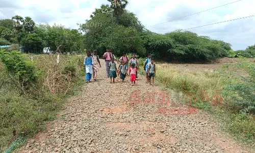 சாலை சீரமைக்கும் பணிகளை விரைந்து முடிக்க வேண்டும்