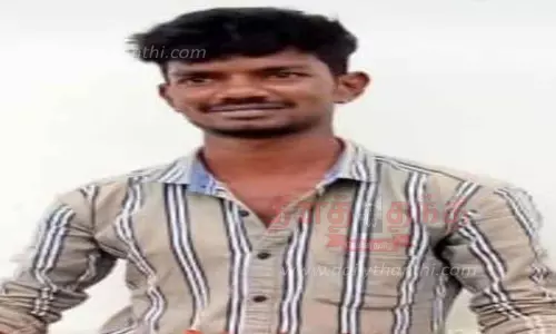 வேன்-மோட்டார் சைக்கிள் மோதல்; 2 வாலிபர்கள் பரிதாப சாவு