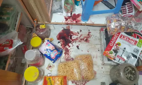 மளிகை கடையின் ஷட்டரை உடைத்து திருட்டு