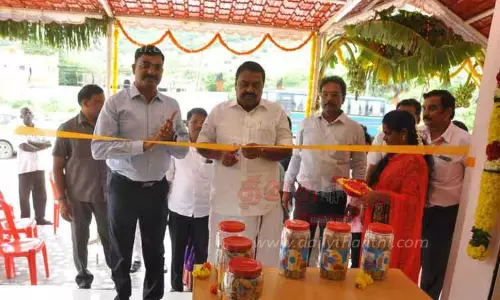 ரூ.98¾ லட்சத்தில் கதர் கிராம விற்பனை கூடம்