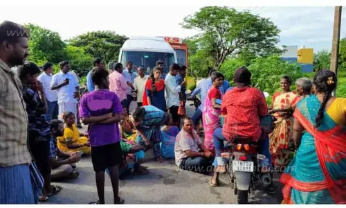 ஆழ்துளை கிணற்றில் மழைநீர் கலப்பதை தடுக்கக்கோரி பொதுமக்கள் திடீர் சாலை மறியல் ஆழ்துளை கிணற்றில் மழைநீர் கலப்பதை தடுக்கக்கோரி பொதுமக்கள் திடீர் சாலை மறியல்