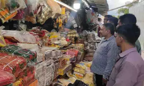 விநாயகர் சதுர்த்தியையொட்டி  பூஜை பொருட்கள் விற்பனை தீவிரம்