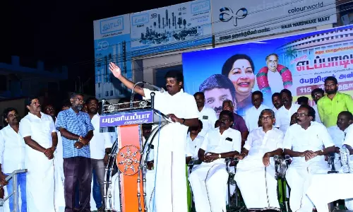 இலுப்பூரில் அ.தி.மு.க. பொதுக்கூட்டம்