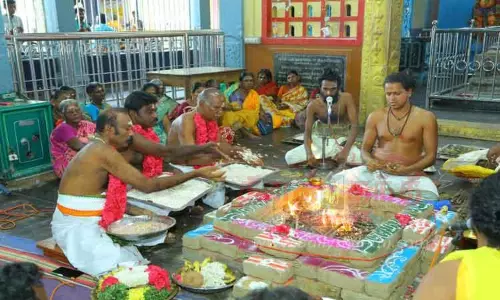 முத்தாரம்மன் கோவிலில் மழை வேண்டி சிறப்பு யாகம்