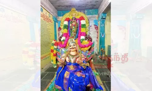 கருட வாகனத்தில் மாதவப் பெருமாள்