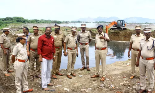 விநாயகர் சிலை ஊர்வலத்தையொட்டி 1,200 போலீசார் பாதுகாப்பு