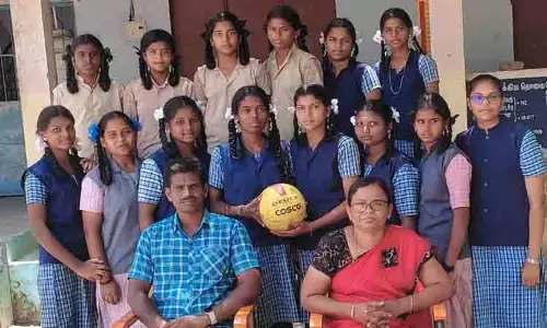 மாநில அளவிலான எறிபந்து போட்டி:  அரசு பள்ளி மாணவிகளுக்கு பாராட்டு