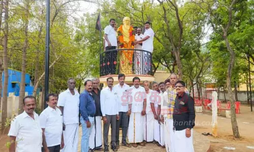 பெரியார் சிலைக்கு மாலை அணிவித்து மரியாதை