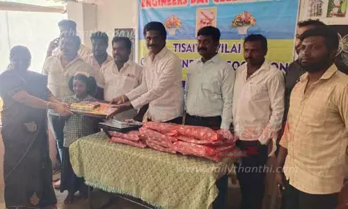 மாணவர்களுக்கு கல்வி உபகரணங்கள் மாணவர்களுக்கு கல்வி உபகரணங்கள்