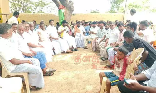 ஆட்டோ டிரைவர் கொலையில் 7 பேரை பிடித்து விசாரணை; உடலை வாங்க மறுத்து உறவினர்கள் 2-வது நாளாக போராட்டம் ஆட்டோ டிரைவர் கொலையில் 7 பேரை பிடித்து விசாரணை; உடலை வாங்க மறுத்து உறவினர்கள் 2-வது நாளாக போராட்டம்