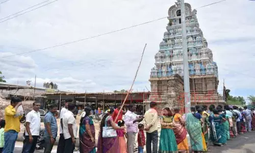 விநாயகர் கோவில்களில் சிறப்பு வழிபாடு; பக்தர்கள் நீண்ட வரிசையில் நின்று தரிசனம் விநாயகர் கோவில்களில் சிறப்பு வழிபாடு; பக்தர்கள் நீண்ட வரிசையில் நின்று தரிசனம்