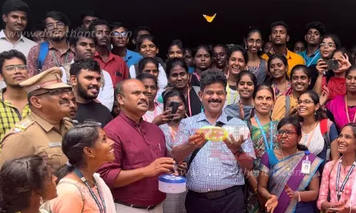 வண்ணத்துப்பூச்சிகளை கணக்கெடுத்த மாணவ-மாணவிகள் வண்ணத்துப்பூச்சிகளை கணக்கெடுத்த மாணவ-மாணவிகள்