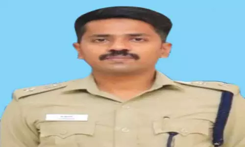 ஈரோடு மாவட்ட போலீஸ் நிலையங்களில் பிற மாநில தொழிலாளர்களுக்கான உதவி மையம் அமைக்கப்படும் போலீஸ் சூப்பிரண்டு ஜவகர் பேட்டி ஈரோடு மாவட்ட போலீஸ் நிலையங்களில் பிற மாநில தொழிலாளர்களுக்கான உதவி மையம் அமைக்கப்படும் போலீஸ் சூப்பிரண்டு ஜவகர் பேட்டி