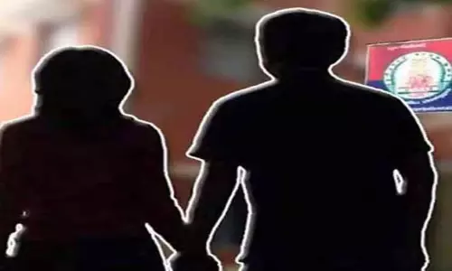 வீரப்பன்சத்திரம் போலீஸ் நிலையத்தில்  பாதுகாப்பு கேட்டு காதல் ஜோடி தஞ்சம்