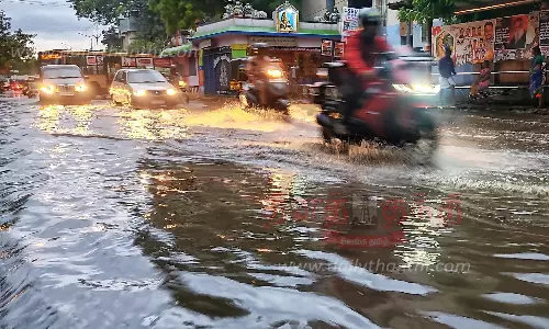 மதுரையில் ஒரு மணி நேரம் சாரல் மழை-வெப்பம் தணிந்ததால் பொதுமக்கள் மகிழ்ச்சி
