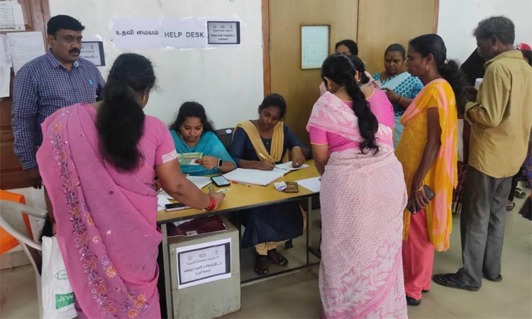 மகளிர் உரிமைத்தொகை: உதவி மையங்கள் செயல்பட தொடங்கின