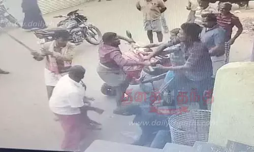 கள்ளக்காதல் விவகாரத்தில் வாலிபர் மீது தாக்குதல் கள்ளக்காதல் விவகாரத்தில் வாலிபர் மீது தாக்குதல்