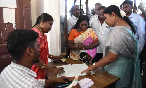 கலைஞர் மகளிர் உரிமைத் தொகை திட்டத்தில் விடுபட்டவர்களுக்கு மேல்முறையீடு சிறப்பு முகாம்:அமைச்சர் கீதாஜீவன் நேரில் ஆய்வு கலைஞர் மகளிர் உரிமைத் தொகை திட்டத்தில் விடுபட்டவர்களுக்கு மேல்முறையீடு சிறப்பு முகாம்:அமைச்சர் கீதாஜீவன் நேரில் ஆய்வு