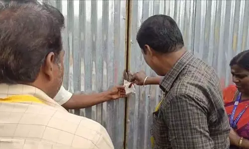 பண்ருட்டியில் பல கோடி ரூபாய் மதிப்பிலான 1¾ ஏக்கர் இடம் மீட்பு; இந்து சமய அறநிலையத்துறை அதிகாரிகள் அதிரடி பண்ருட்டியில் பல கோடி ரூபாய் மதிப்பிலான 1¾ ஏக்கர் இடம் மீட்பு; இந்து சமய அறநிலையத்துறை அதிகாரிகள் அதிரடி