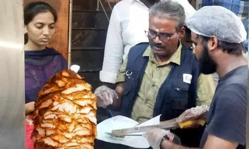 ஓட்டல்களில் உணவு பாதுகாப்புத்துறையினர் ஆய்வு; கெட்டுப்போன இறைச்சி பறிமுதல்