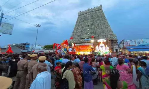 விநாயகர் சிலை ஊர்வலம் பாதியில் நிறுத்தப்பட்டதால் பரபரப்பு