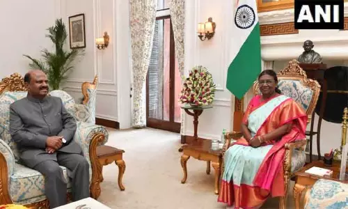 ஜனாதிபதி திரவுபதி முர்முவுடன் மேற்கு வங்க கவர்னர் ஆனந்த போஸ் சந்திப்பு