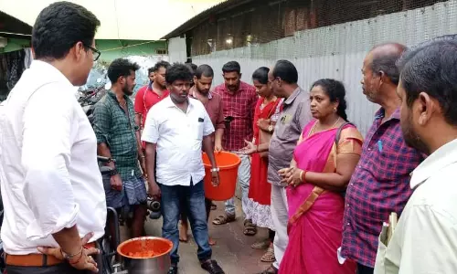 ஓட்டல்களில் உணவு பாதுகாப்பு துறை அதிகாரிகள் அதிரடி சோதனை