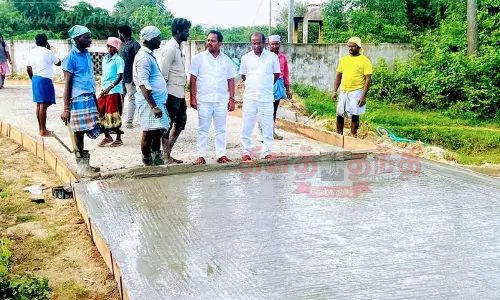 ரூ.40 லட்சத்தில் சிமெண்டு சாலை அமைக்கும் பணியை ஒன்றிய குழு தலைவர் ஆய்வு