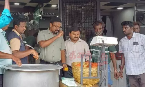 நாமக்கல்லில் சவர்மா சாப்பிட்ட மாணவி பலி:கெட்டுப்போன 266 கிலோ இறைச்சி பறிமுதல்