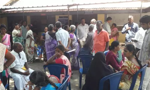 மகளிர் உரிமைத்தொகை கிடைக்காத பெண்கள் குவிந்ததால் பரபரப்பு