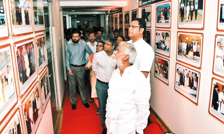 சென்னை எழும்பூர் சிப்காட் அலுவலகத்தில் கலைஞர் புகைப்பட மாடம் - அமைச்சர்கள் டி.ஆர்.பி.ராஜா, சேகர்பாபு திறந்து வைத்தனர்