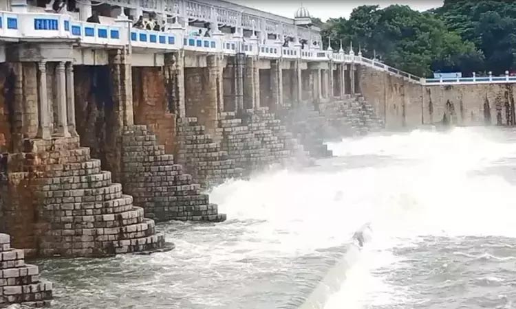 கண்டலேறு அணையில் இருந்து பூண்டி ஏரிக்கு தண்ணீர் வரத்து 1,030 கனஅடியாக அதிகரிப்பு