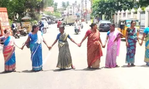 குடிநீர் கேட்டு பெண்கள் மறியல்