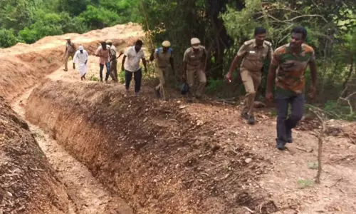 கூடுதலாக 25 கி.மீ. தூரத்துக்கு அகழி வெட்டும் பணி