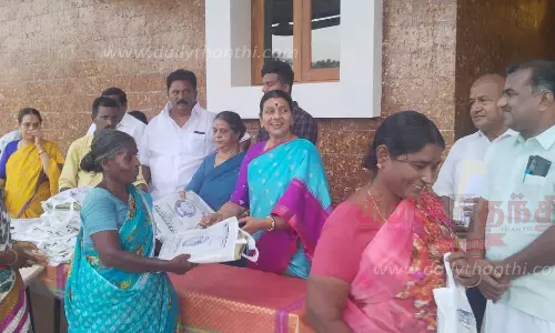 நலத்திட்ட உதவிகளை துர்கா ஸ்டாலின் வழங்கினார்