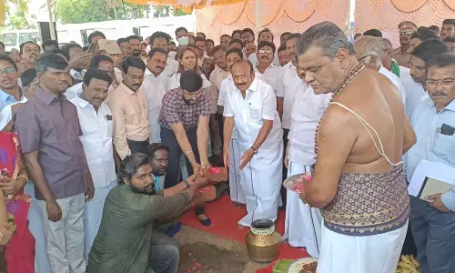 சிதம்பரத்தில் ரூ.15 கோடியில் புதிய பஸ் நிலையம் :அமைச்சர் எம்.ஆர்.கே. பன்னீர்செல்வம் அடிக்கல் நாட்டினார்