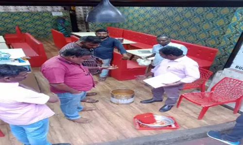 வால்பாறையில் உணவகங்களில் அதிரடி சோதனை