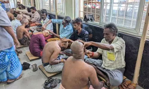 முடிக்காணிக்கை நிலைய தொழிலாளர்கள் திடீர் போராட்டம்