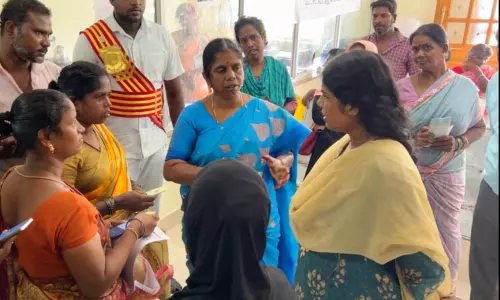 மகளிர் உரிமைத்தொகை உதவி மையத்தில் மாவட்ட கண்காணிப்பு அலுவலர் ஆய்வு