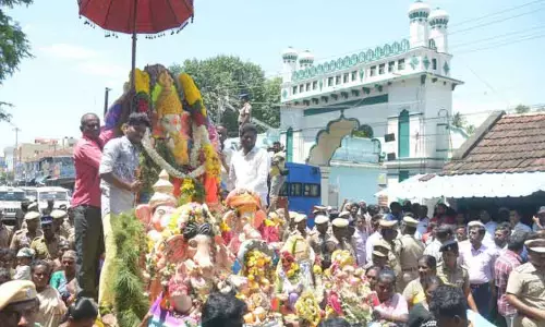 பலத்த பாதுகாப்புடன் விநாயகர் சிலைகள் ஊர்வலம்