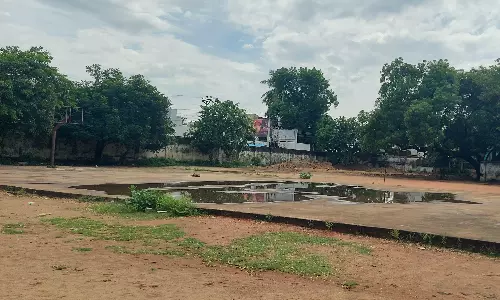 விளையாட்டு மைதானத்தை மேம்படுத்த வேண்டும்